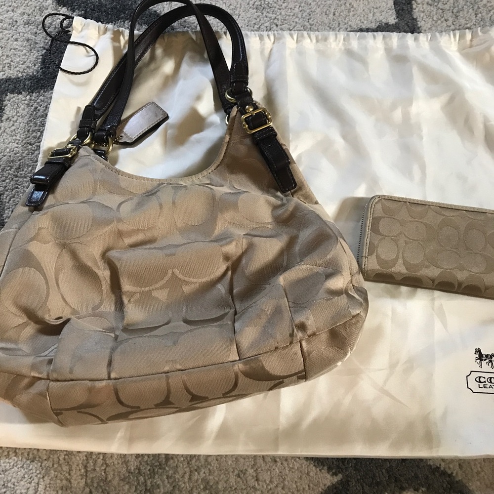 Coach Handbag - Picture 2 of 6